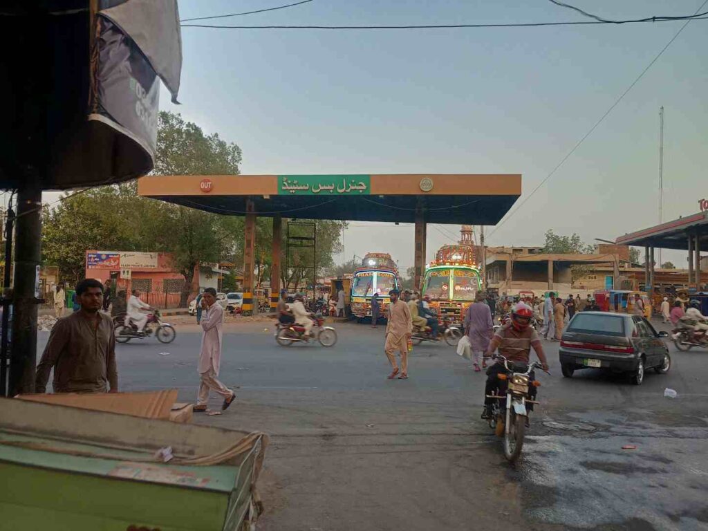 general bus stand faisalabad main enterance