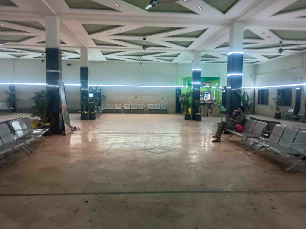 Waiting-area-of-faisalabad-railway-station