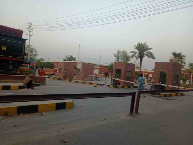 faisalabad Railway Station outside