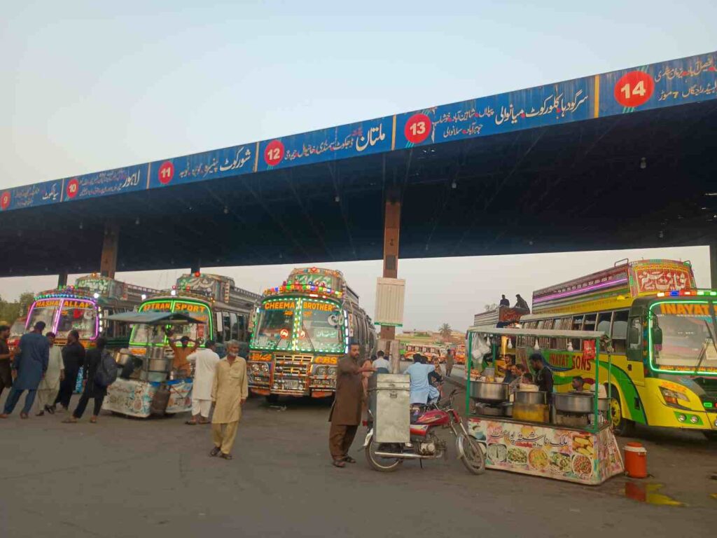 buses at faisalabad general bus stand