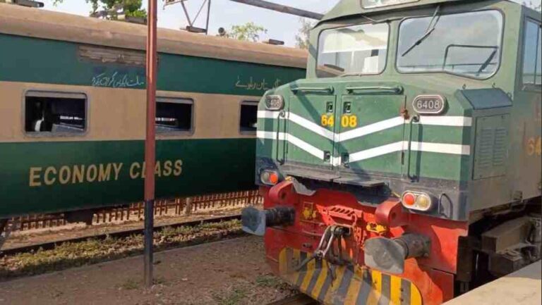 locomotive in pakistan railways