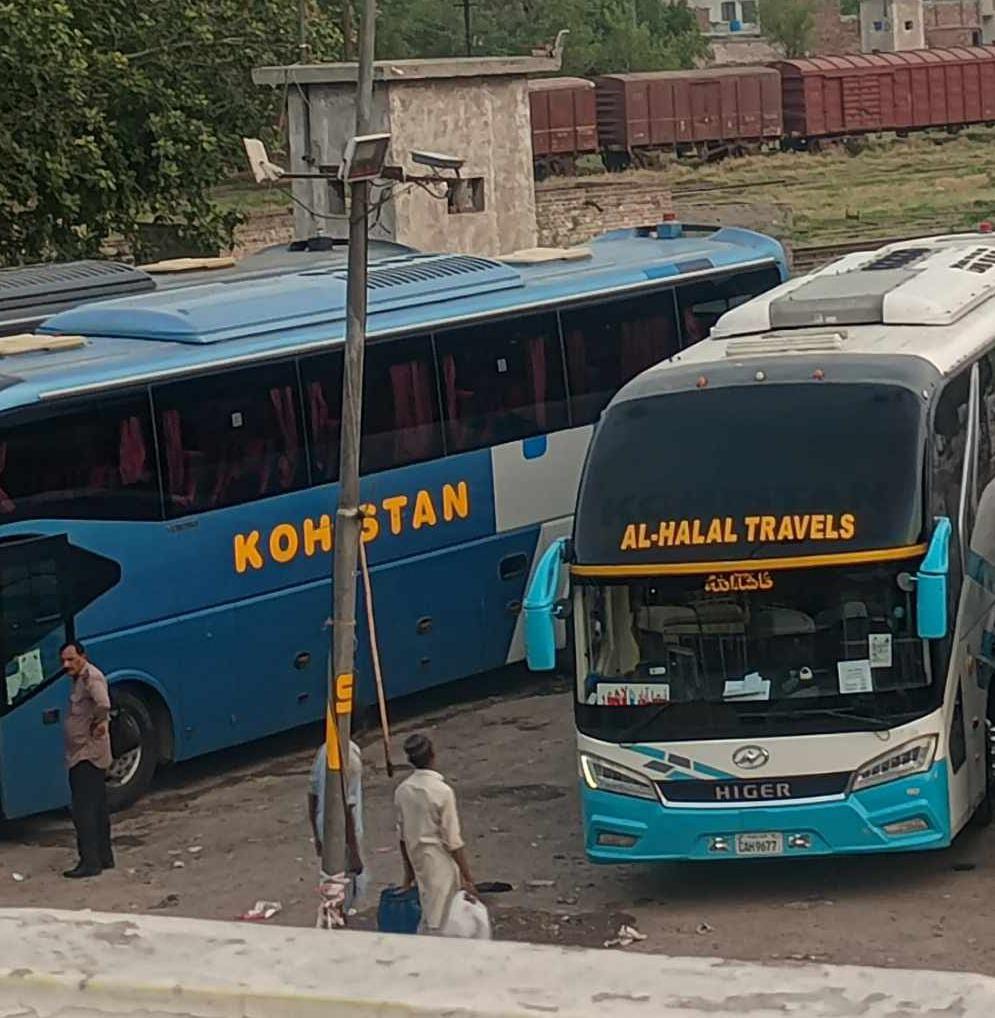 al-halal travels faisalabad to lahore bus