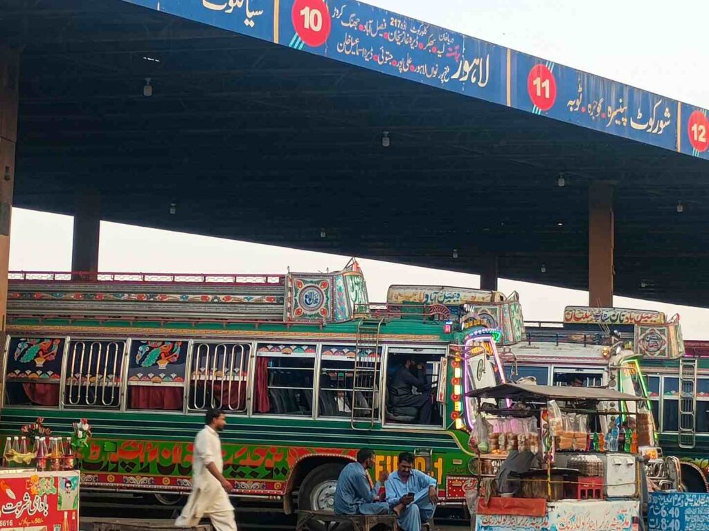 General bus stand faisalabad to lahore bus