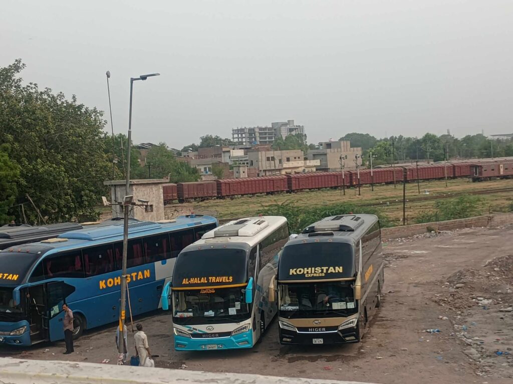 buses in pakistan